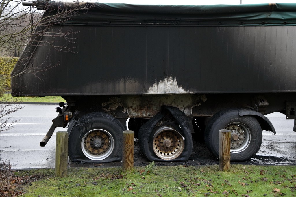 Auto 1 Reifenbrand LKW Koeln Porz Gremberghoven Ratherstr P13.JPG - Miklos Laubert